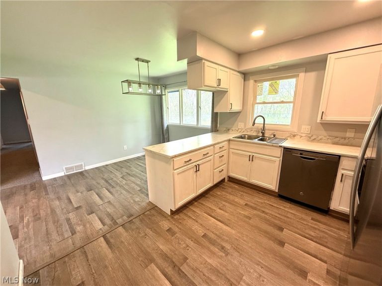 4088 Lynwood, Kent, OH - Photo 8
