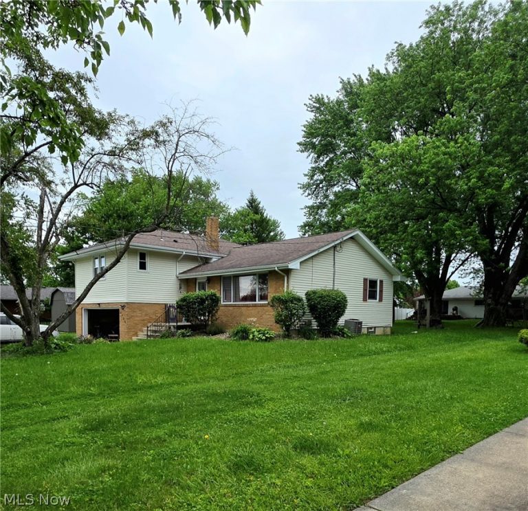 5926 Louise Avenue, Champion, OH - Photo 2