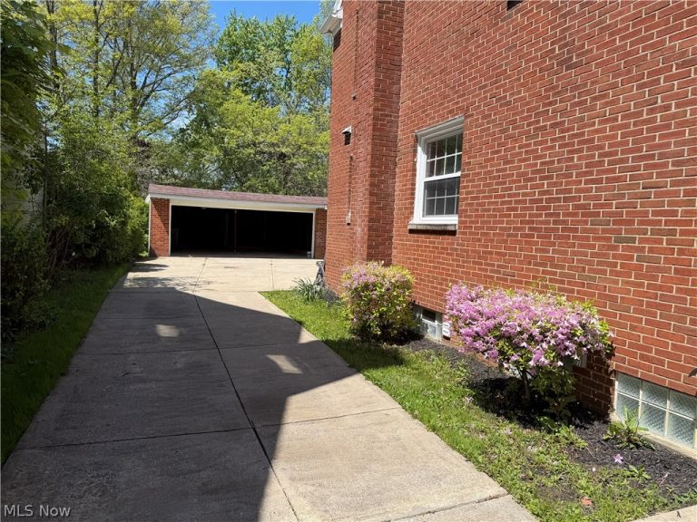 2304 Glendon Road, University Heights, OH - Photo 5