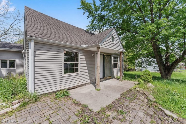 23804 Blackburn Road, Oakwood, OH - Photo 2