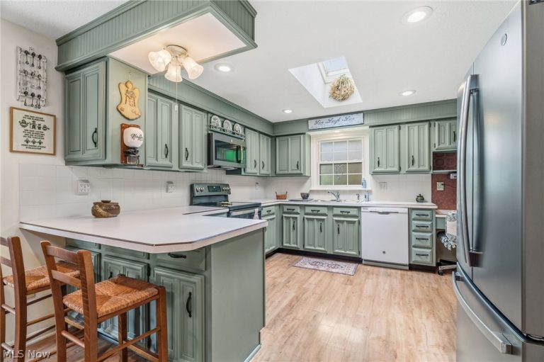 5080 Shamrock Avenue, North Canton, OH - Photo 8