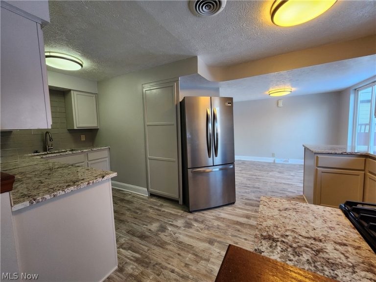 2452 Bromley Road, University Heights, OH - Photo 5