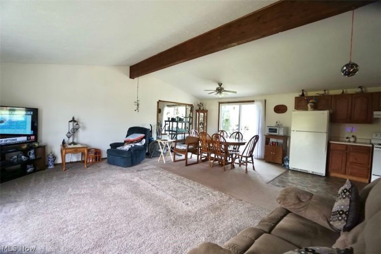 5875 Trumbull Road, Geneva, OH - Photo 2