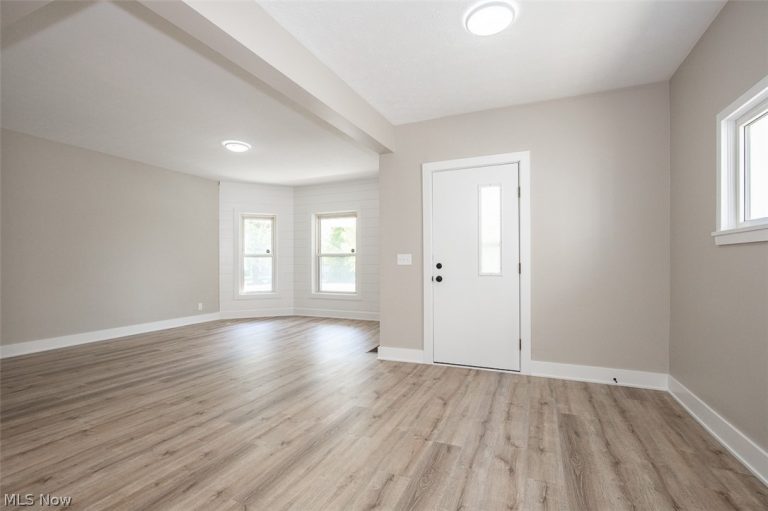 1521 Newman Avenue, Lakewood, OH - Photo 6
