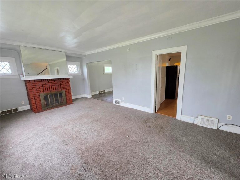 10605 Grace Avenue, Garfield Heights, OH - Photo 6