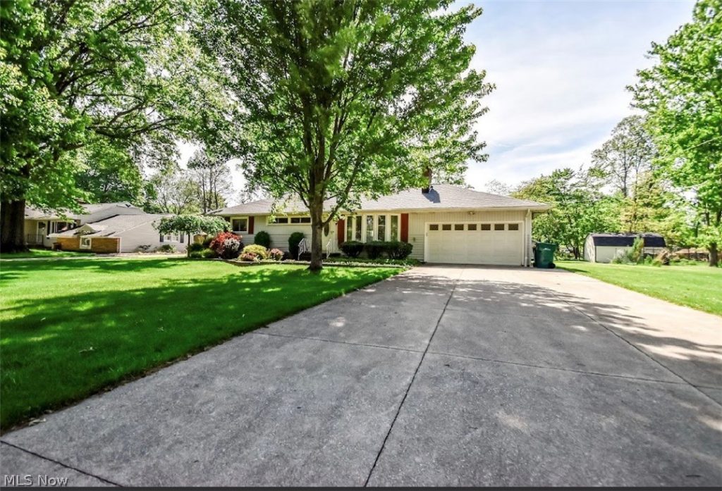 6680 Glenella Drive, Seven Hills, OH