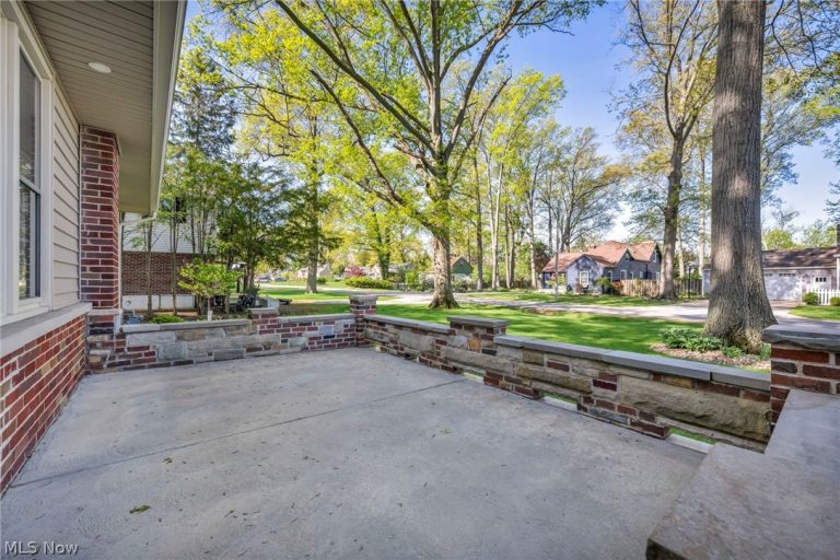 117 Tomahawk Drive, Avon Lake, OH - Photo 4