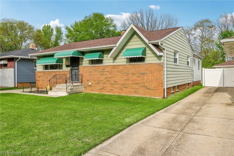 6293 Brookmere Drive, Parma Heights, OH - Photo 3