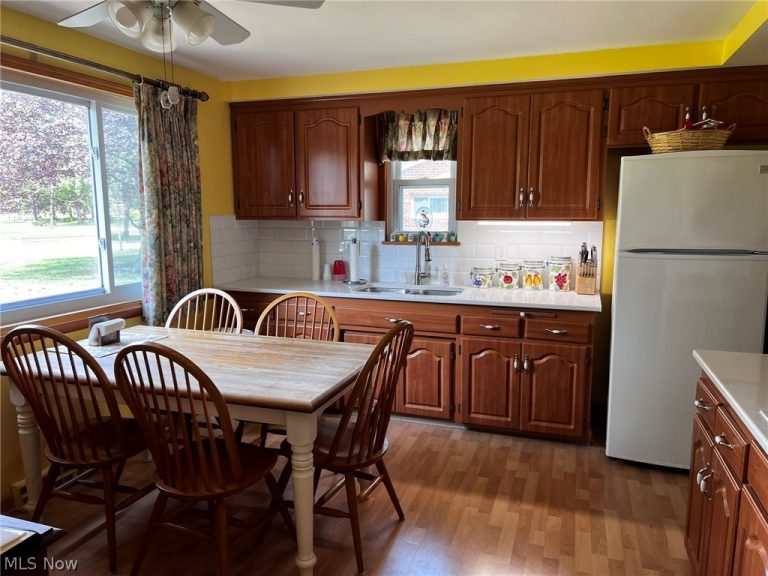 5839 Alberta Drive, Lyndhurst, OH - Photo 4