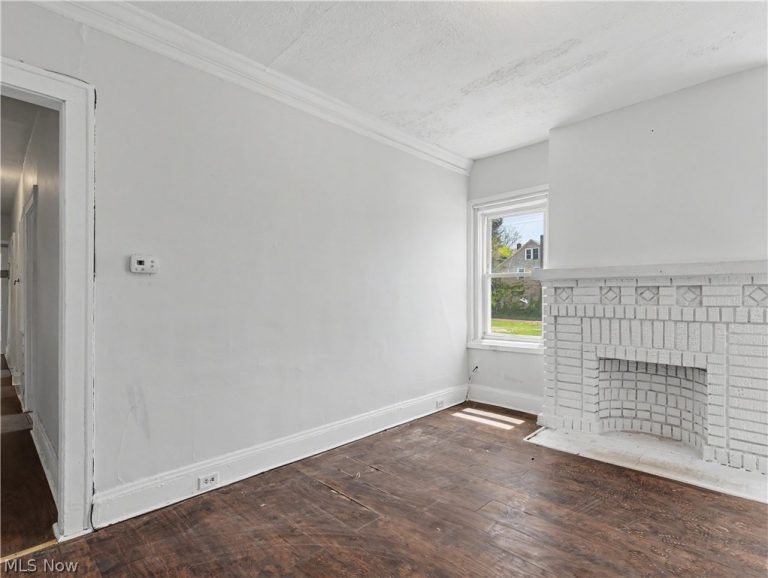 975 Parkwood Drive, Cleveland, OH - Photo 3
