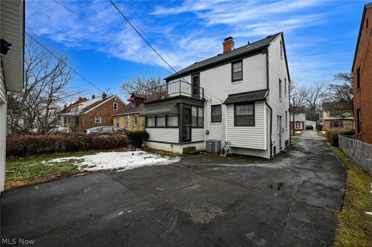 3699 Bainbridge Road, Cleveland Heights, OH - Photo 3