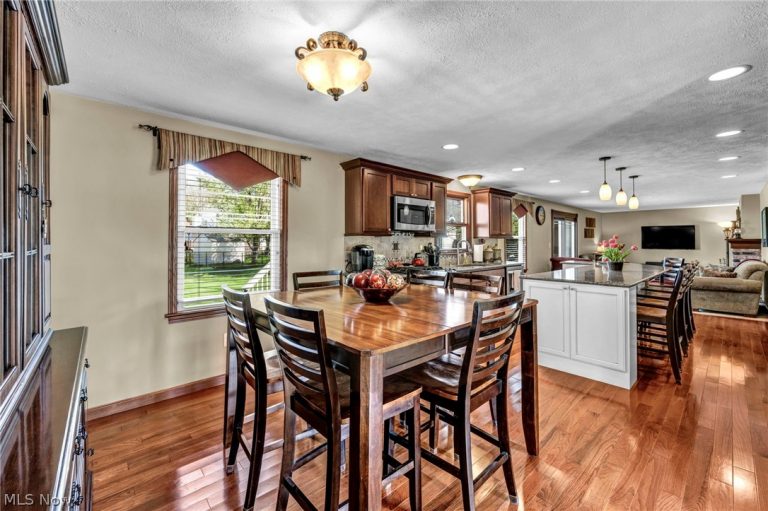 14194 Pine Lakes Drive, Strongsville, OH - Photo 6