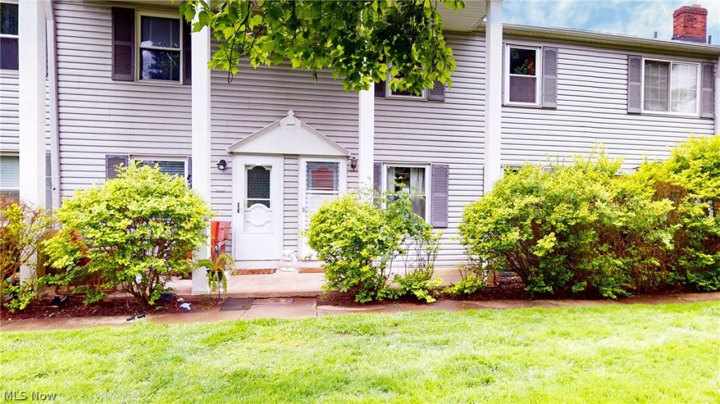10540 Ravenna Road #14, Twinsburg, OH