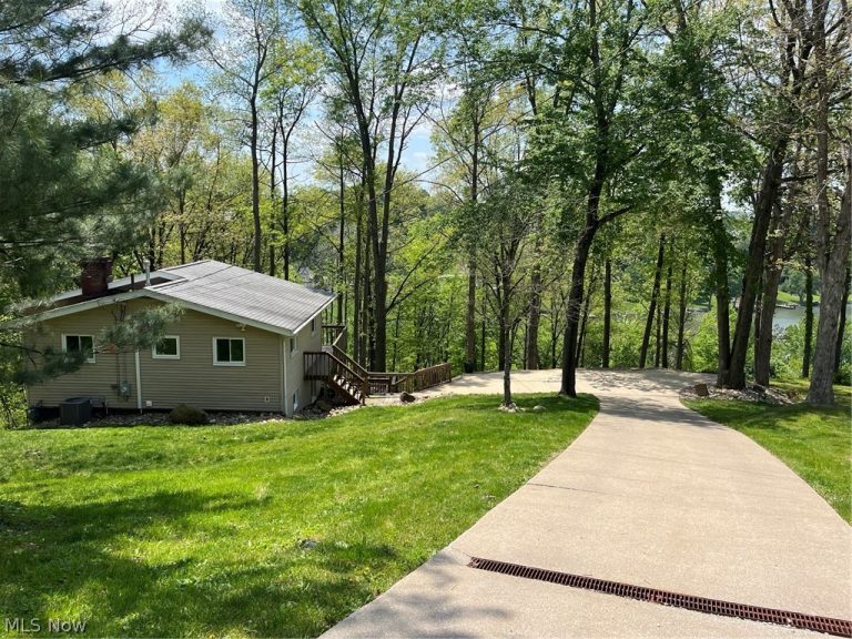 195 Oneida Trail, Malvern, OH - Photo 5