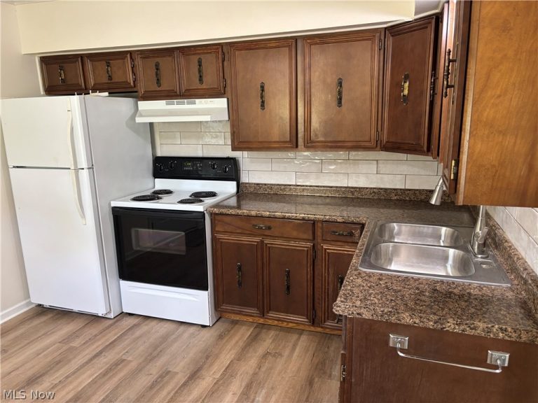 300 Henry, East Liverpool, OH - Photo 5