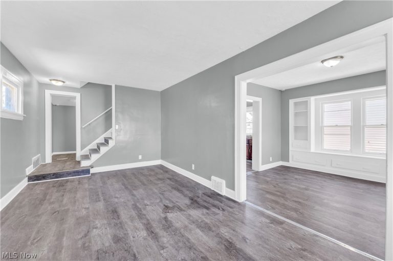 12808 Havana Road, Garfield Heights, OH - Photo 4