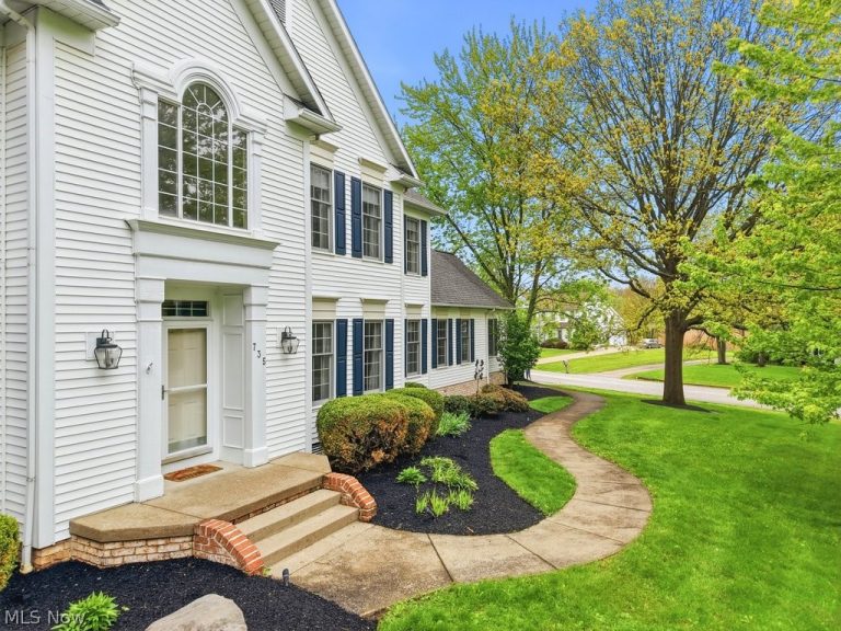 735 Jamestown Court, Hudson, OH - Photo 3