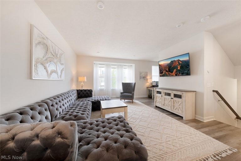 1423 Chateau Place, Avon, OH - Photo 4