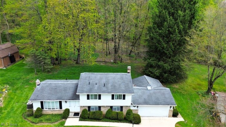 6977 Springledge Road, Sagamore Hills, OH - Photo 4