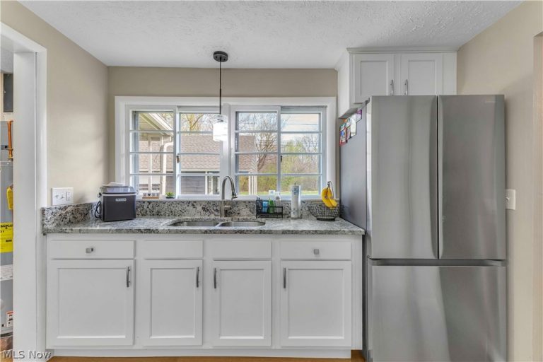4905 Madison Avenue, Sheffield Lake, OH - Photo 8