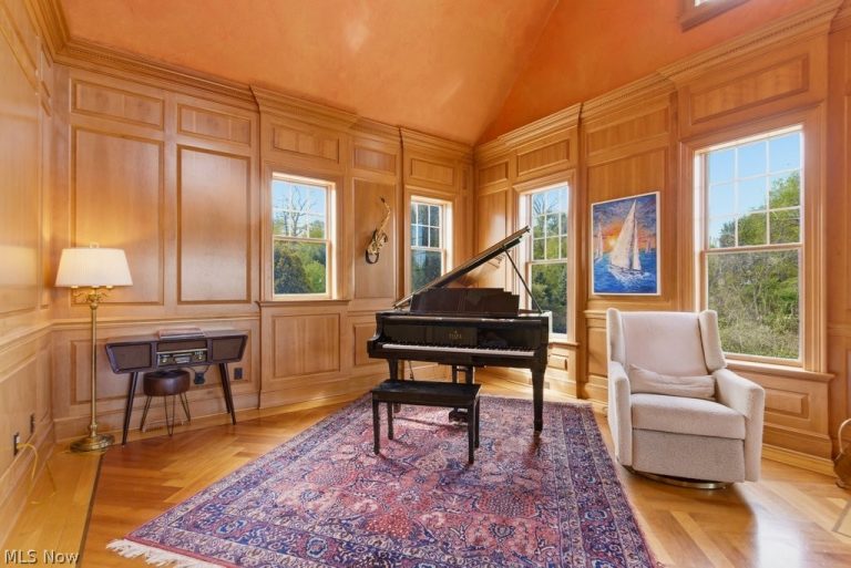 352 Bingham Court, Bratenahl, OH - Photo 8