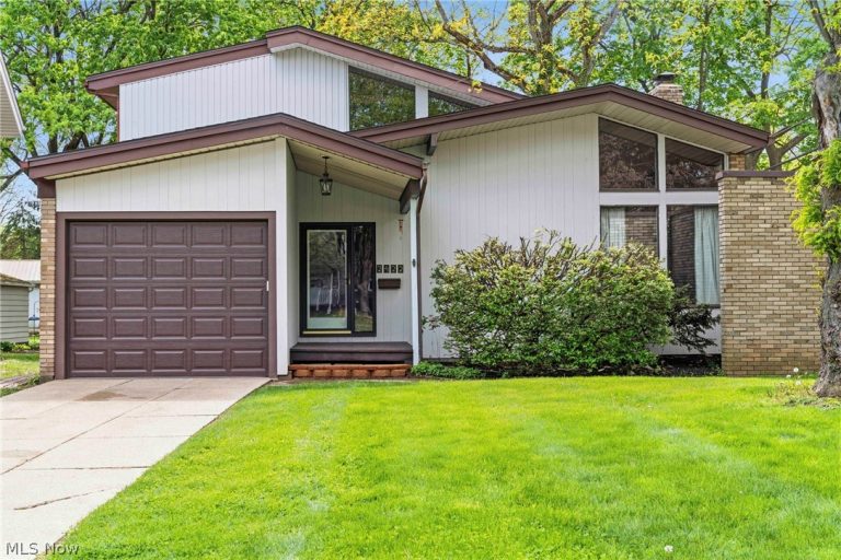 2422 Chestnut Boulevard, Cuyahoga Falls, OH, 44223
