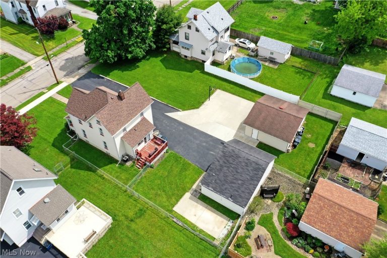 211 Wilson Avenue, Girard, OH - Photo 4