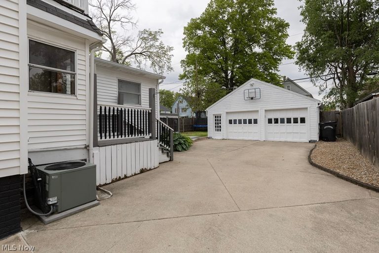 144 Cornell Avenue, Elyria, OH - Photo 3
