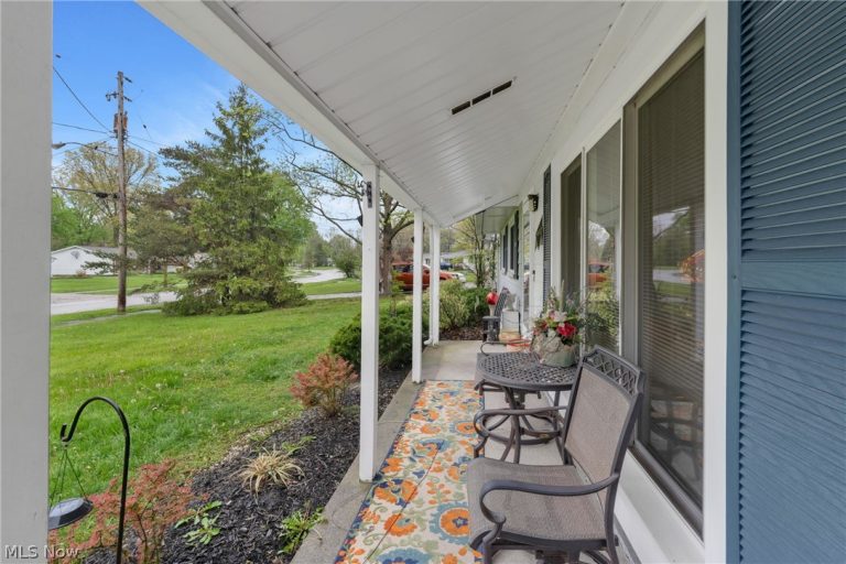 6419 Cambridge Park Drive, Mentor, OH - Photo 2