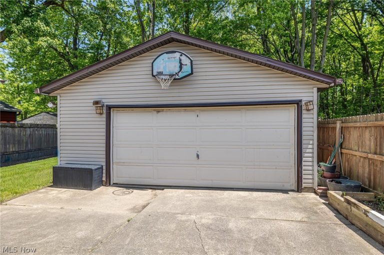 6243 Rosebelle Avenue, North Ridgeville, OH - Photo 4