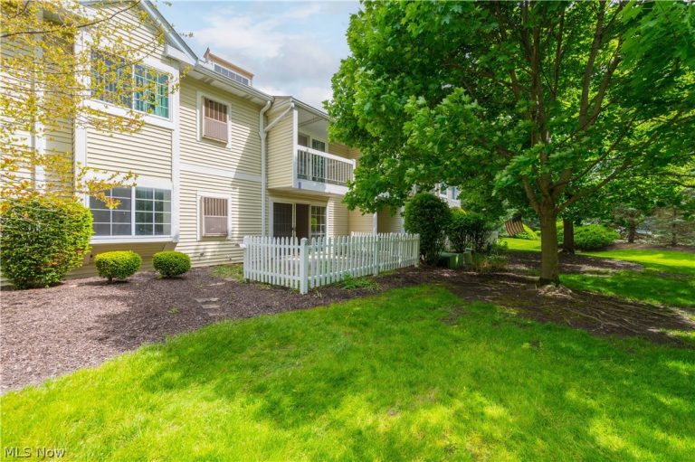 2999 South Bay Drive #f-4, Westlake, OH - Photo 2