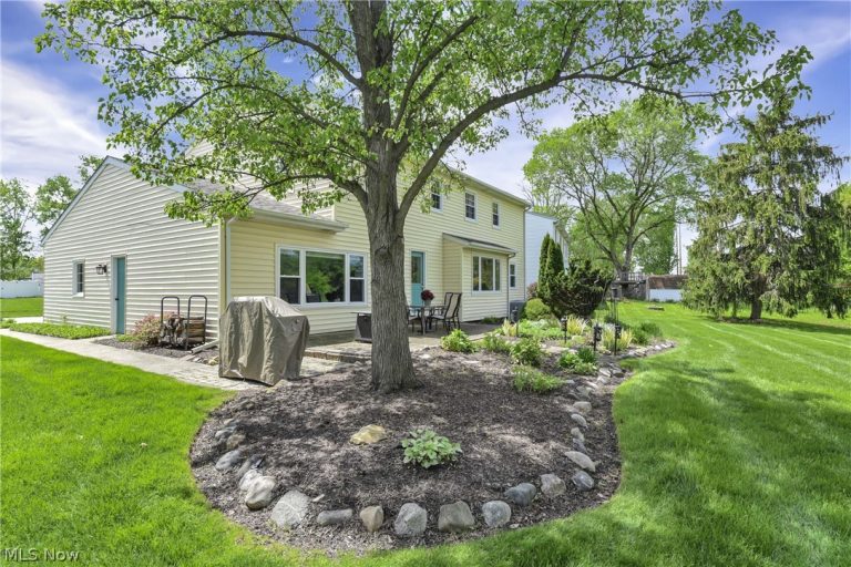 152 Woodridge Drive, Elyria, OH - Photo 5
