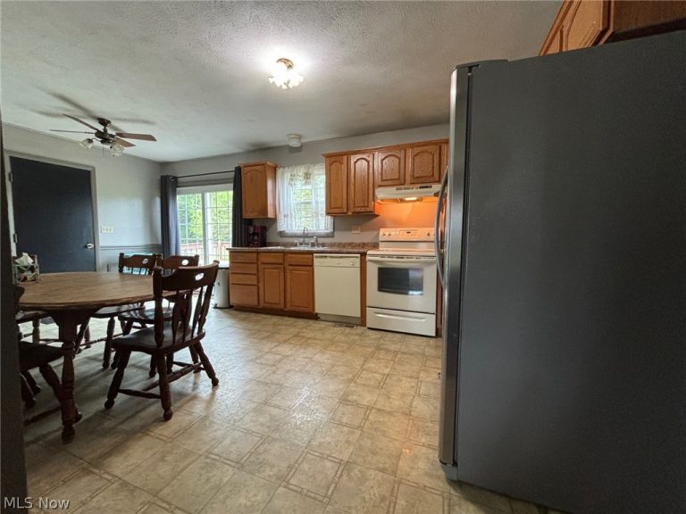 57575 Marietta Road, Byesville, OH - Photo 4
