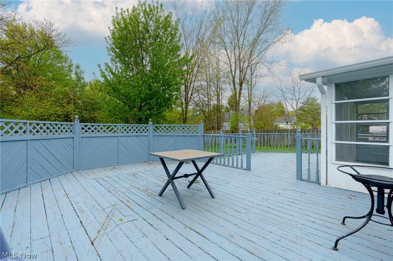 27111 Newton Circle, North Olmsted, OH - Photo 4
