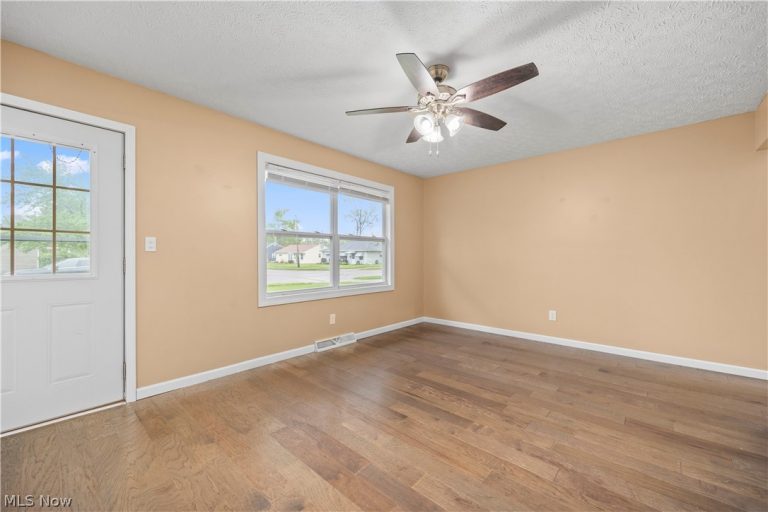 547 Willow Park Road, Elyria, OH - Photo 3