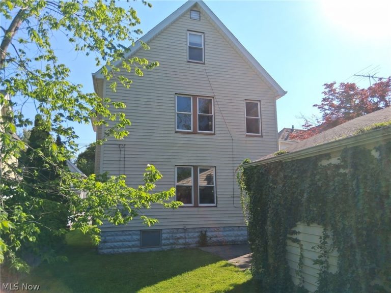 930 Evangeline Road, Cleveland, OH - Photo 2