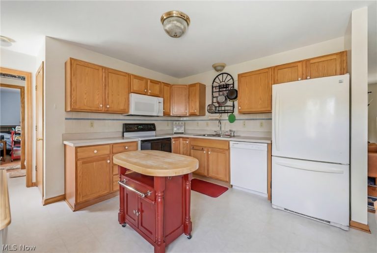 1752 Ansley Way, Salem, OH - Photo 6