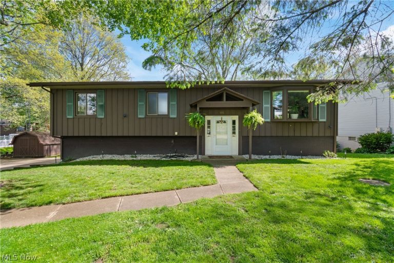370 Applegrove Street, North Canton, OH, 44720