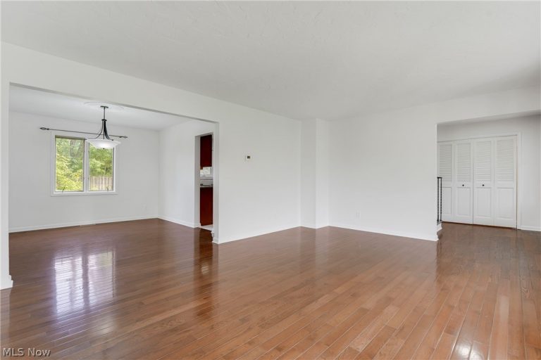 33065 Arlesford Drive, Solon, OH - Photo 6