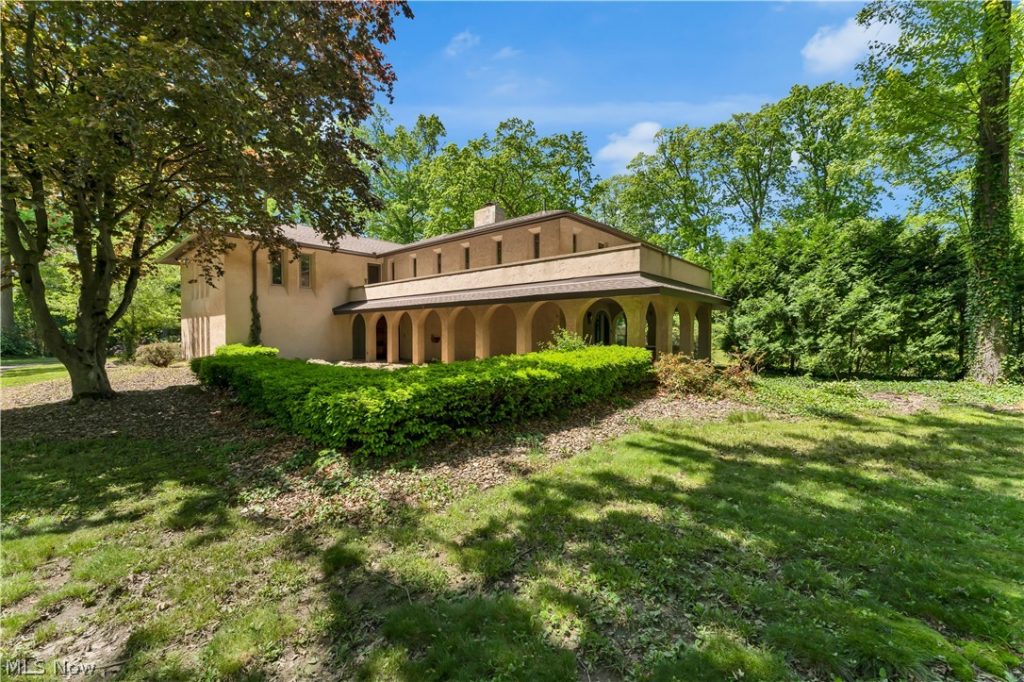 8551 Hunters Trail, Howland, OH