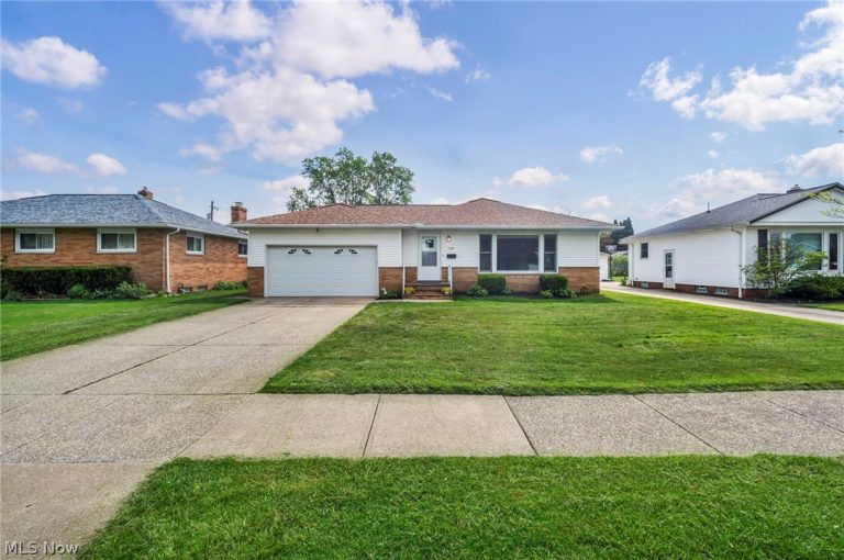 1299 Jackie Lane, Mayfield Heights, OH - Photo 2
