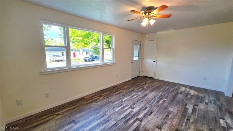 36 Suzanne Street, Little Hocking, OH - Photo 8