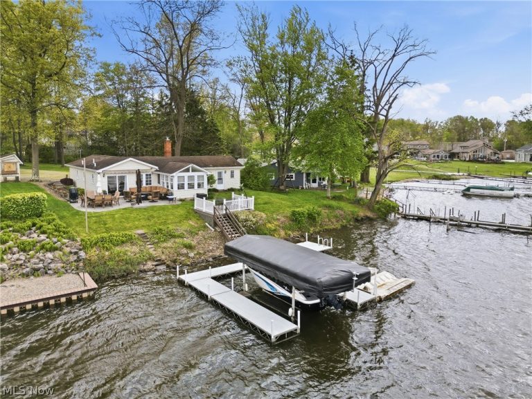 786 Harbor Avenue, Lake Milton, OH - Photo 2