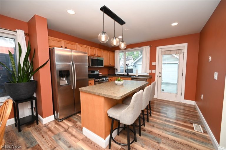 17725 Puritas Avenue, Cleveland, OH - Photo 6