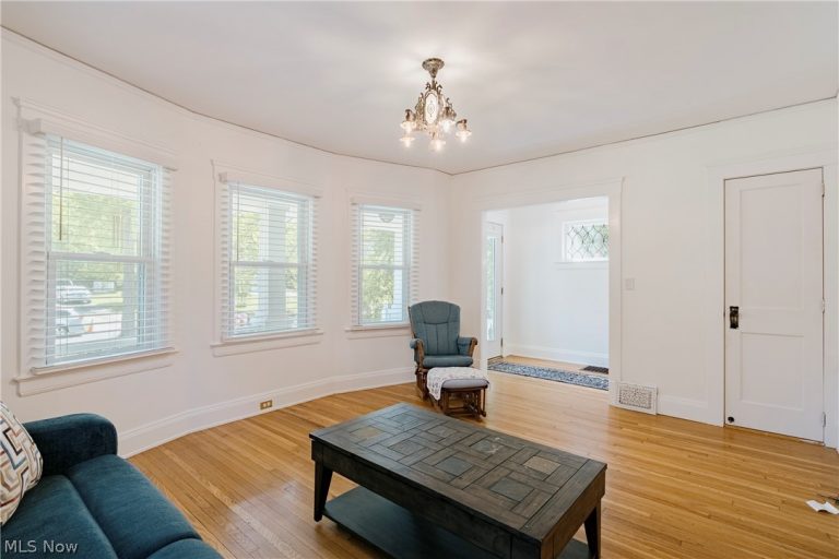 2658 Queenston Road, Cleveland Heights, OH - Photo 6