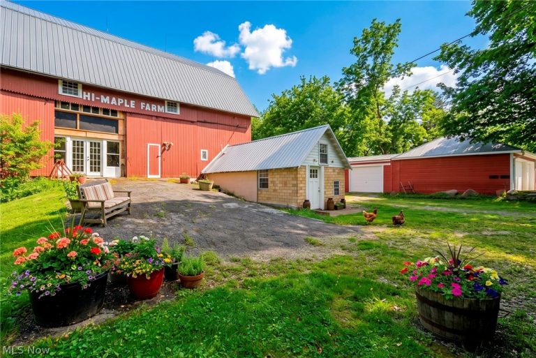 2160 Boston Road, Hinckley, OH - Photo 2