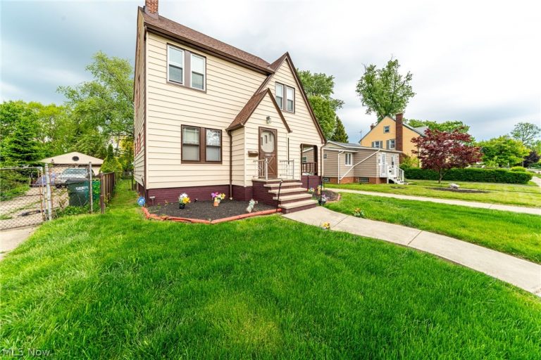 18701 Meredith Avenue, Euclid, OH - Photo 3