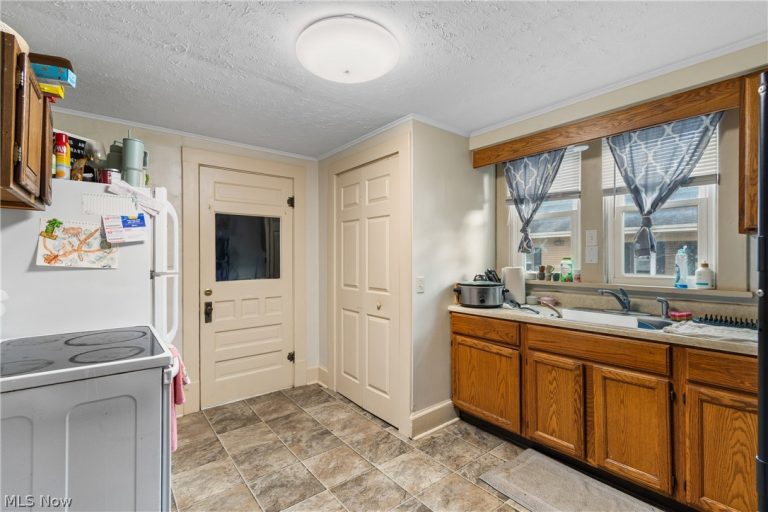 2372 Union Avenue, Alliance, OH - Photo 5