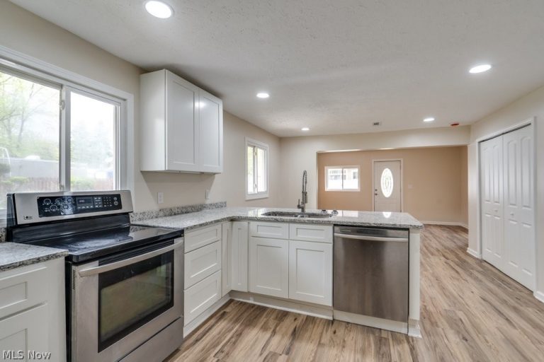 4944 Coleman Drive, New Franklin, OH - Photo 8