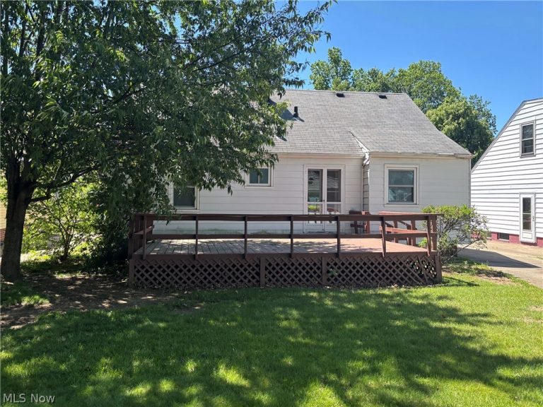 1661 Empire Road, Wickliffe, OH - Photo 2
